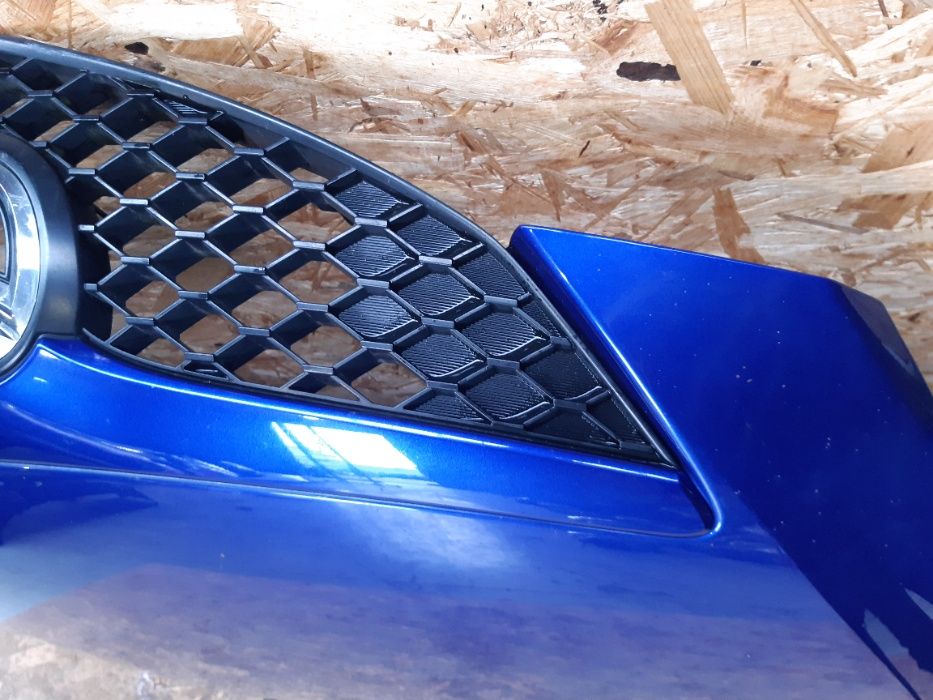 Maska Mazda 3 z grillem kolor niebieski