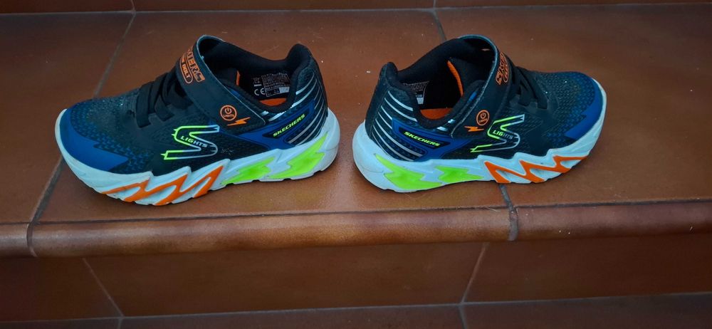 Ténis Skechers Flex-Glow Bolt com luz – tamanho 27 – excelente estado