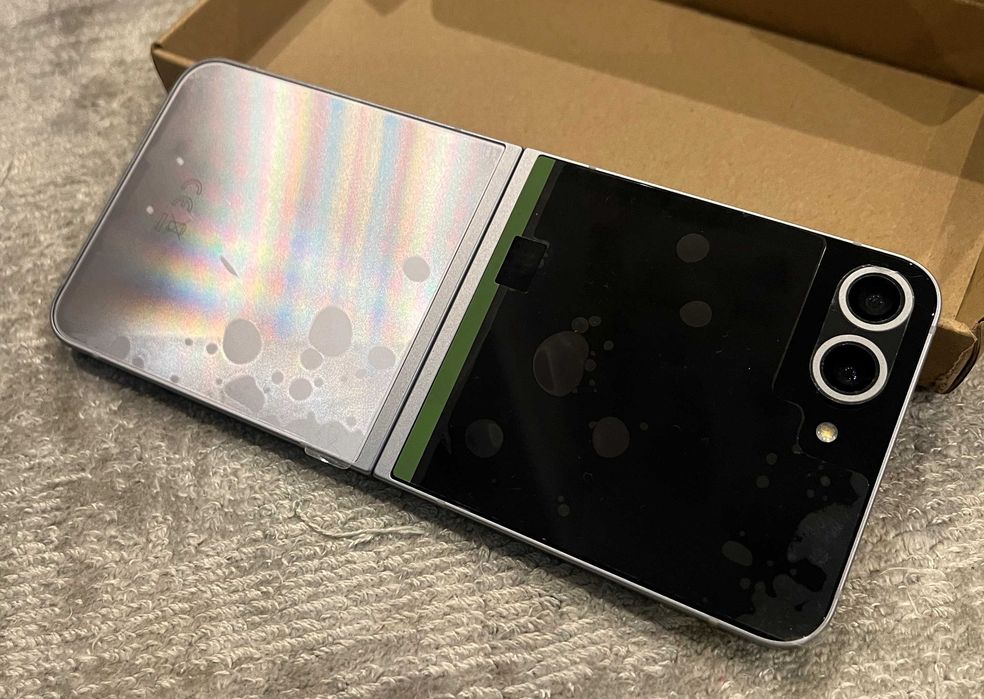 Samsung Galaxy Z FLIP6 12 GB / 512 GB 5G