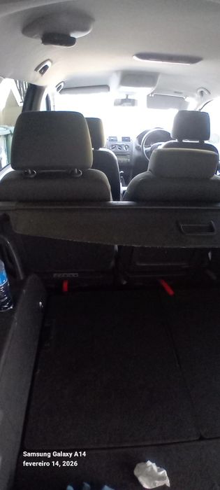 VW touran 1900 à Direita matrícula Portuguesa