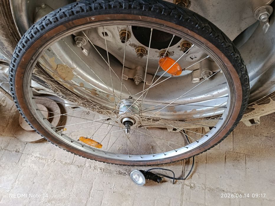 Продам велосипедне переднє колесо, алюмінієвий диск 28"з динамо втулкою
