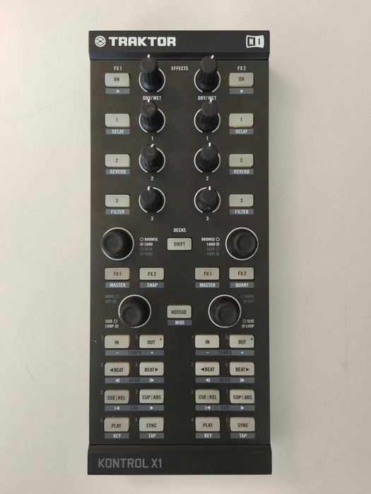 Native Instruments Traktor Kontrol X1 MK1 + Estojo Transporte