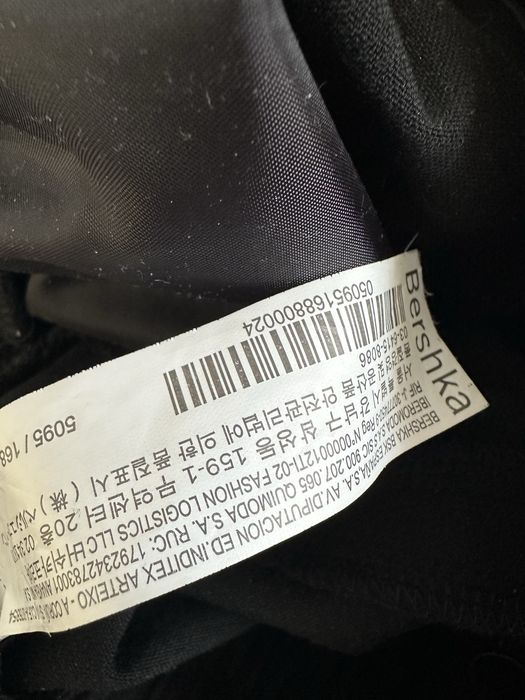 Klasyczne, czarne spodnie na gumce Bershka S ze scigaczem