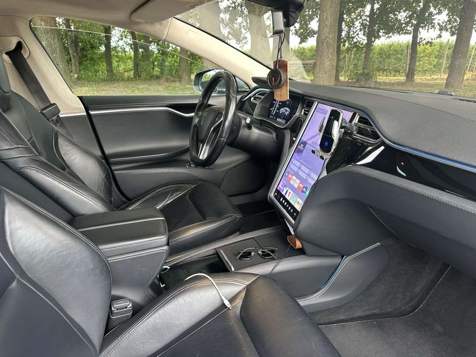 Продаж Tesla MS 75D 2015 рік