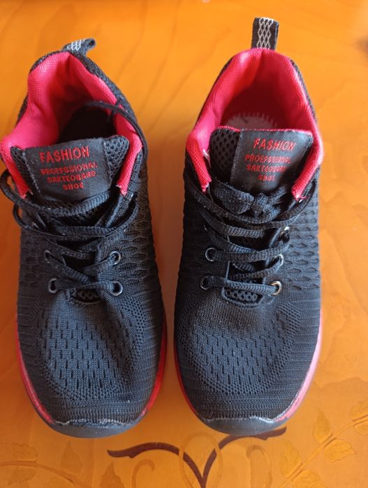 Buty sportowe w dobrym stanie