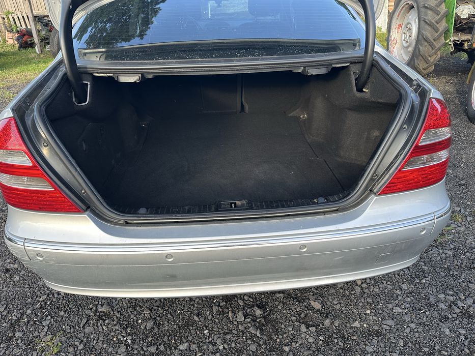 Mercedes E280 3.0 benzyna, 211