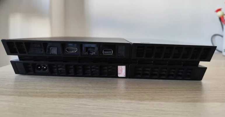 PS4 FAT (1ª geração) + 2 Comandos + Headset Sony B7 Camuflado