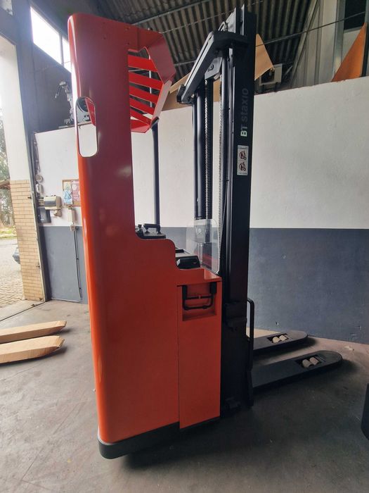 Empilhador/Stacker com elevação livre a 4.150mm