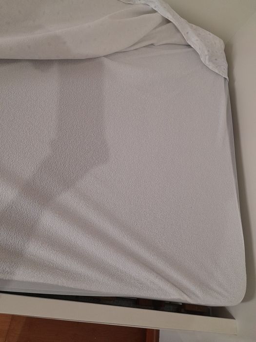 Cama Solteiro c/ 3 gavetoes/caixas e mesa de cabeceira , ler descrição