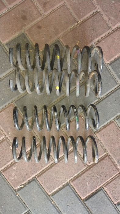 Пружини задні Хюндай і30 Hyundai i30 Задні пружини Кіа Сід Kia Ceed