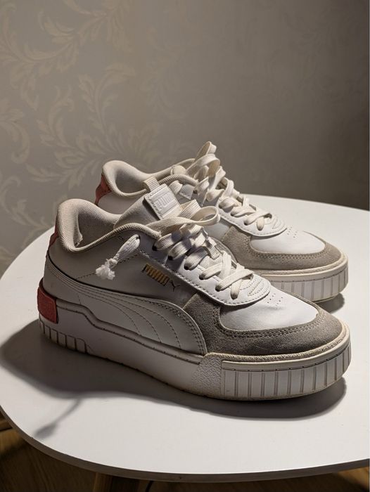 Кроссовки женские