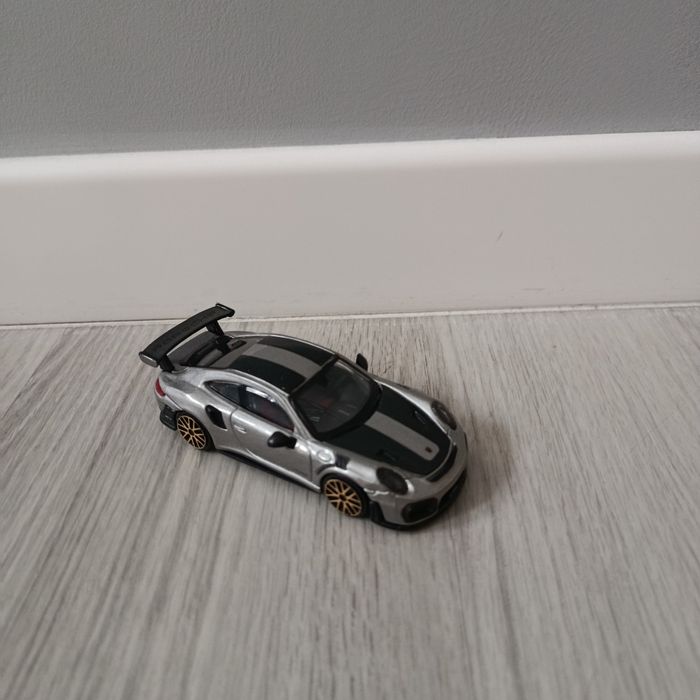 1:64 Porsche Burago 911 GT2 RS model samochodu