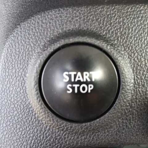 No Stand ACarvalho, apresentamos este Renault Captur 2019 com 105986 km, motor Gasolina  de 90 cv e caixa Manual de 5 velocidades.
