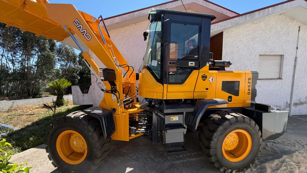 Pá carregadora SZ920 c/AC 2000kg