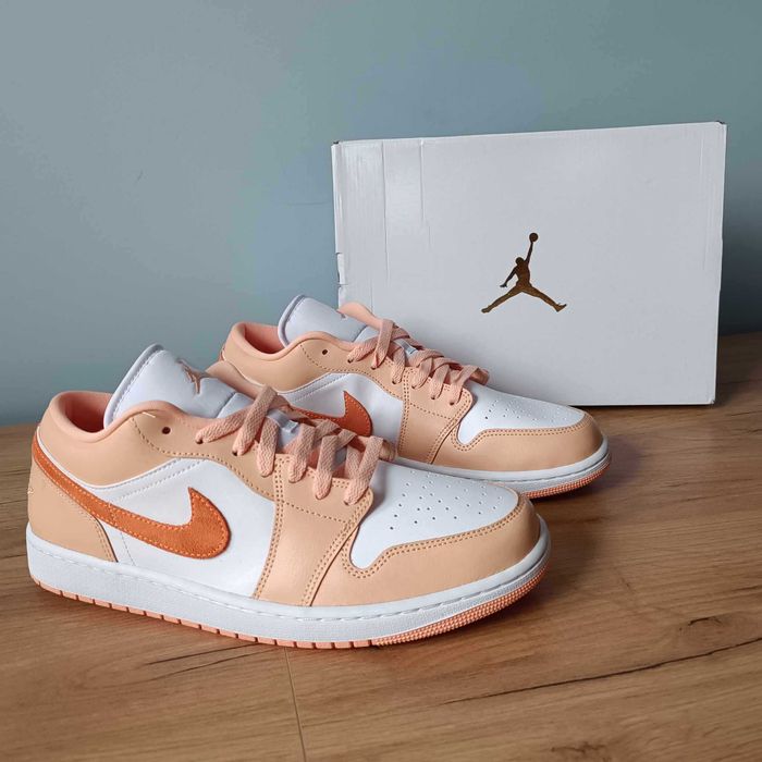 WMNS Air Jordan 1 Low r. 44,5 (29 cm) Sunset Haze/Bright Citrus