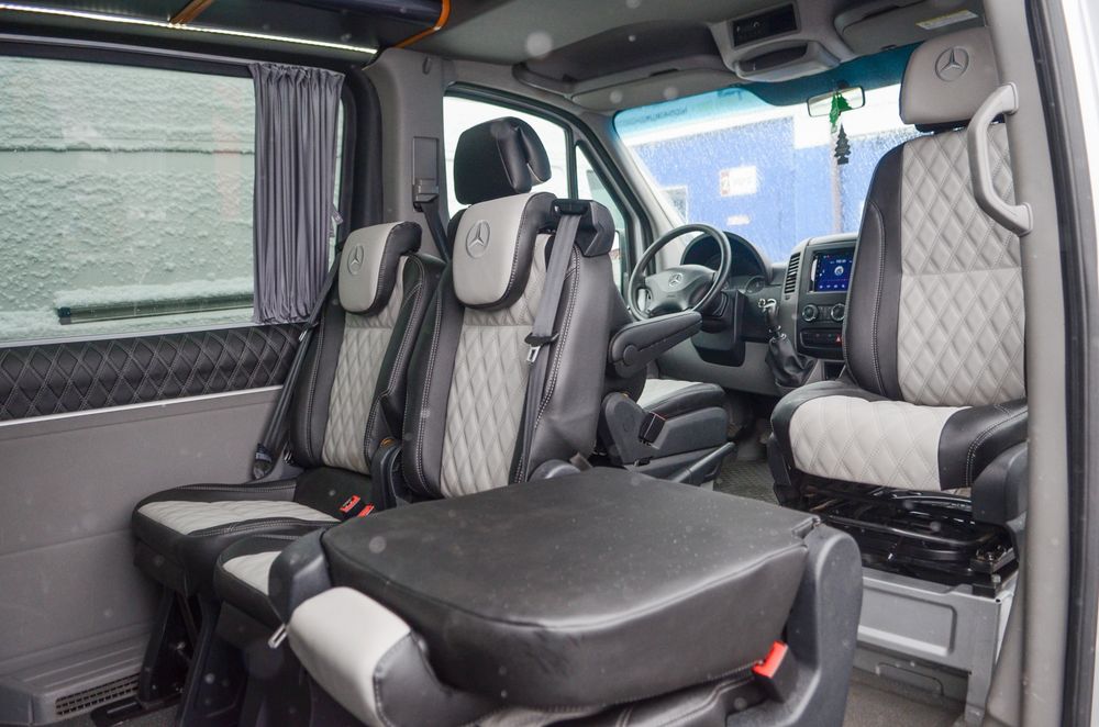 Робота на обшивці авто