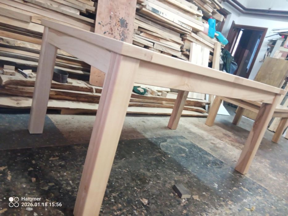 Nowy stół jesionowy z litego drewna