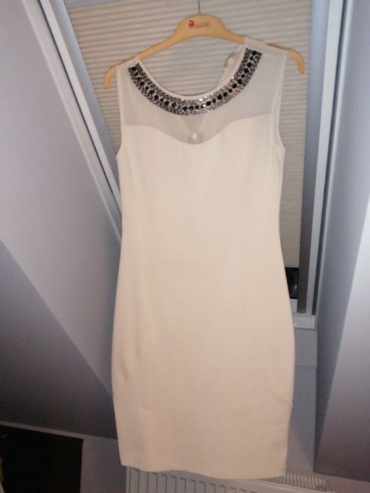 Sprzedam sukienkę kolor beż, siateczkowy tył. Rozmiar M