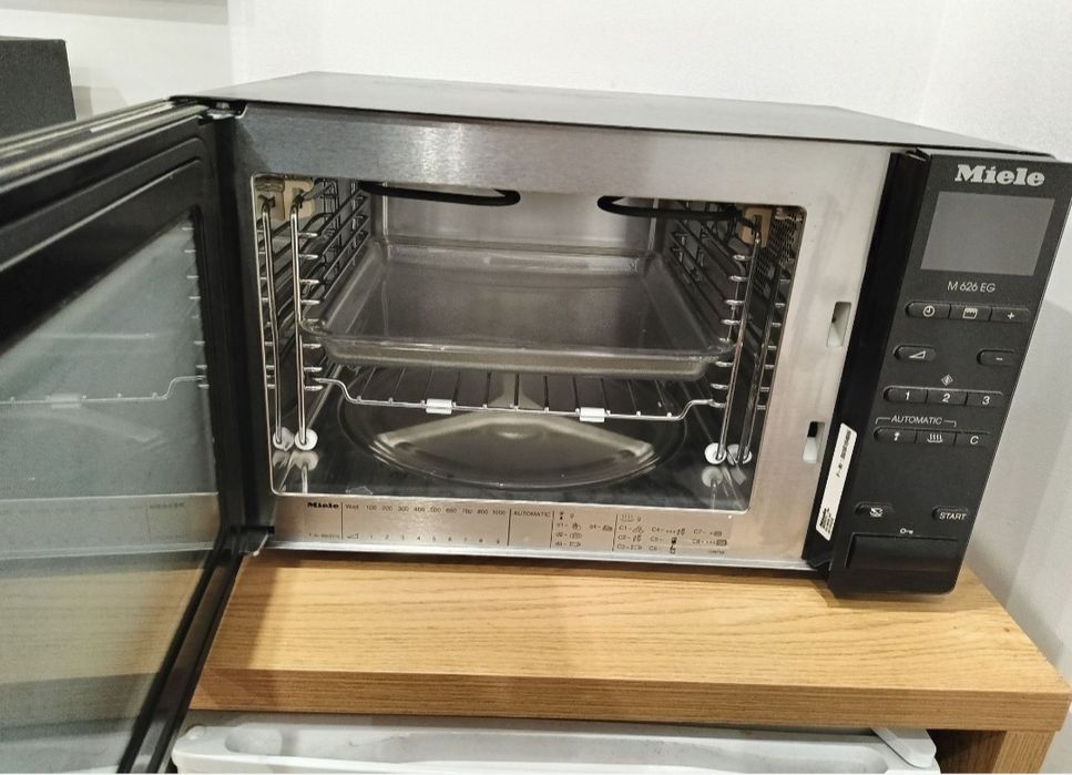 Markowa Kuchenka mikrofalowa z piekarnikiem Miele 626EG