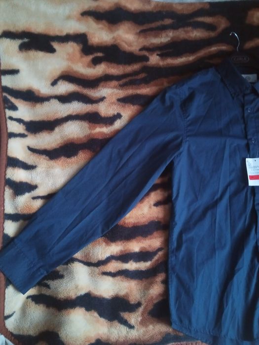 Продам новую рубашку.