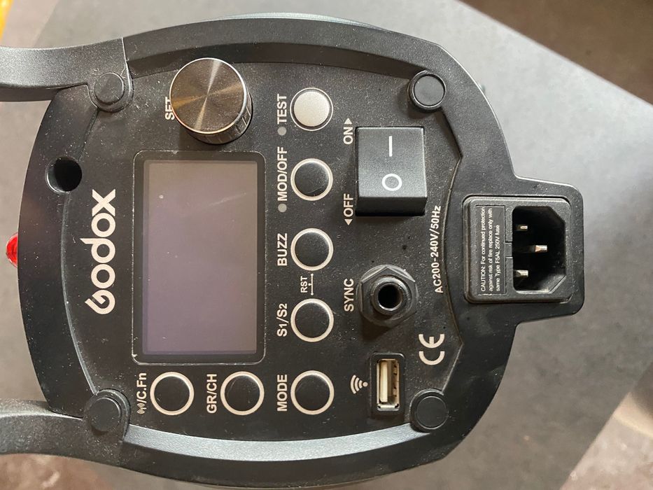 Студийный свет Godox QT 400/600 II