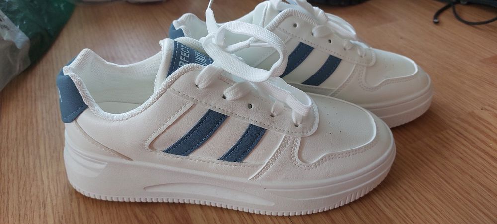 Sneakersy białe, nowe, rozm. 38
