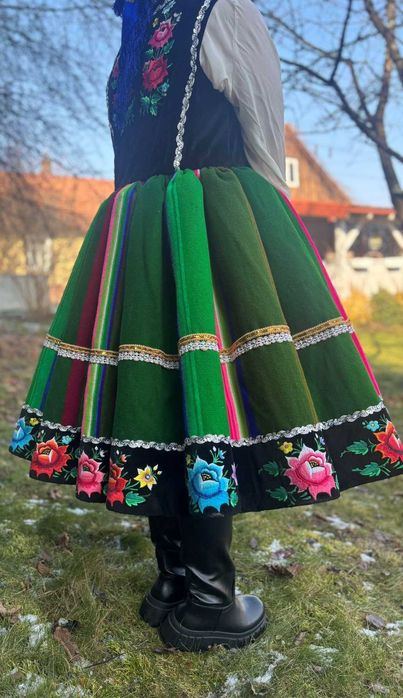 Kiecka łowicka , strój łowicki , wełniak pasiak