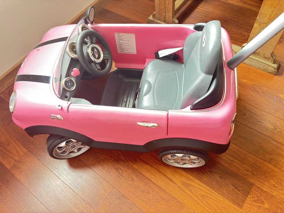 Carrinho mini cuper com cinto e pega para empurrar