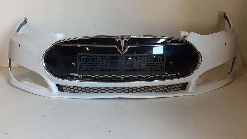 Бампер Tesla Model S.