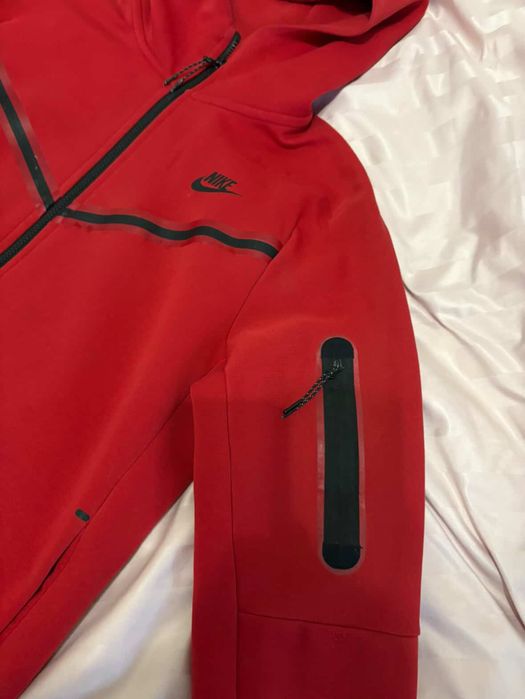 Nike tech fleece red