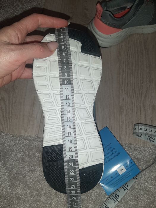 Оригінальні кросівки на дівчинку від alive