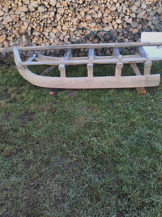 Сани для декору музею.