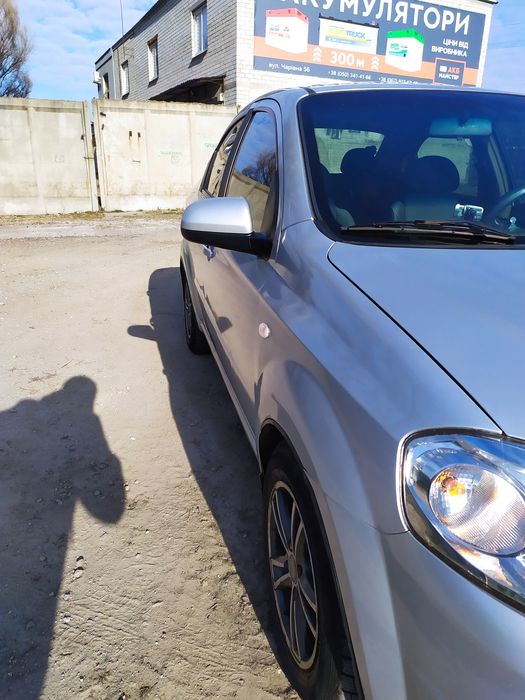 Продам Авео 2008 р 1.6 газ бензин