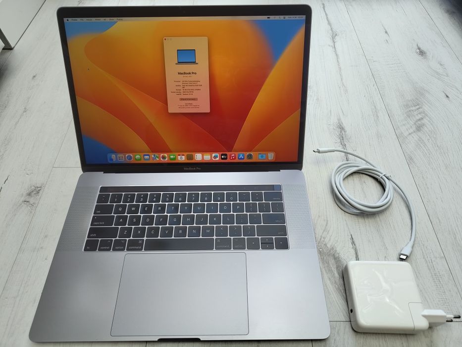 MacBook Pro 15" A1707 2017 | i7 2.8 GHz | 16 GB RAM | SSD 256 GB | Radeon Pro 555 | USB-C 87W