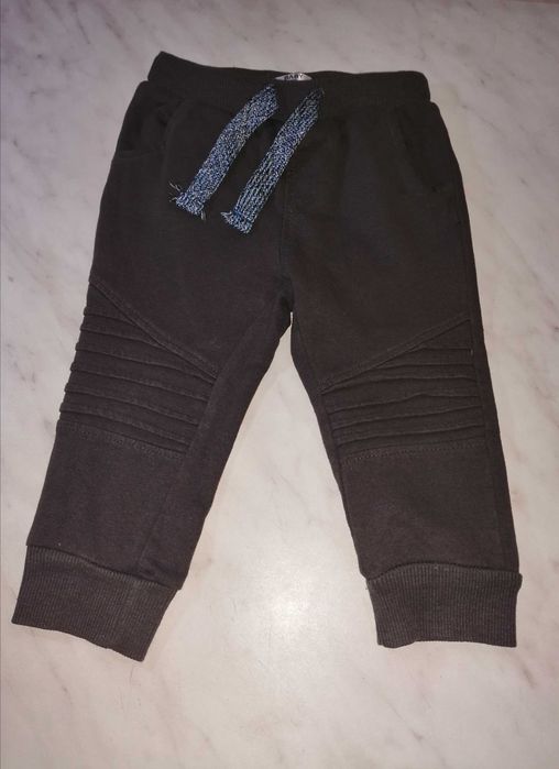 Bluza z kapturem + spodnie, 80.