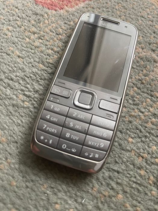 telefon Nokia e52