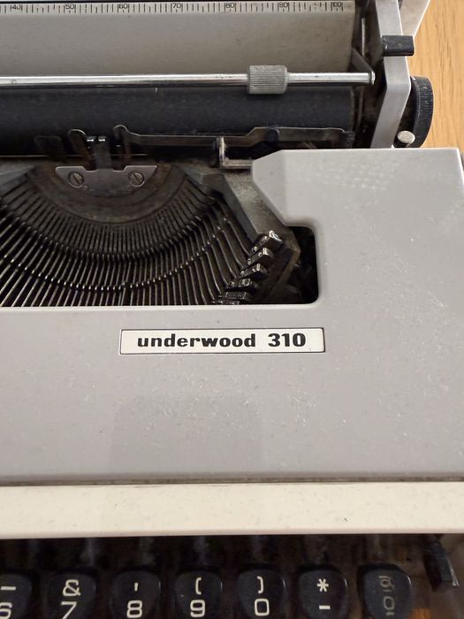 Máquina de Escrever Underwood 310