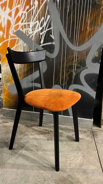 Стілець з масиву ясеню