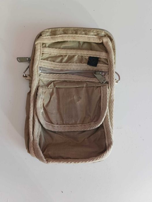 Diversas carteiras de bolso