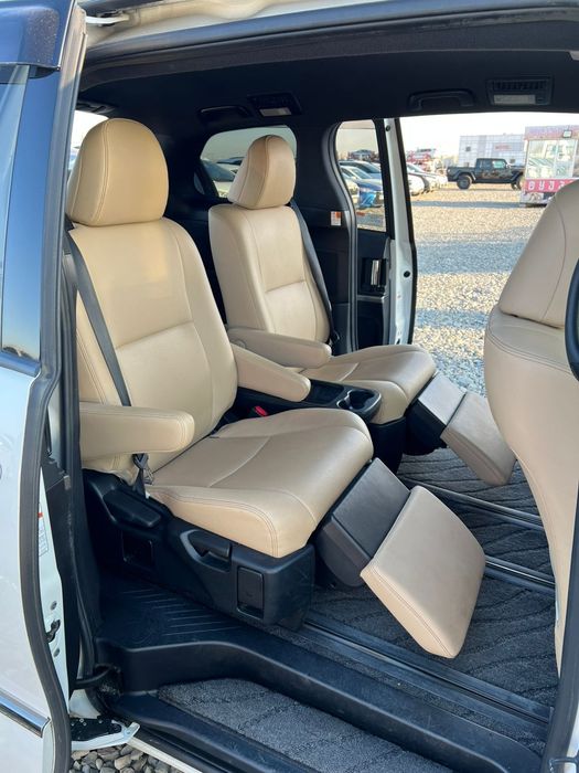 Toyota Estima Гібрид