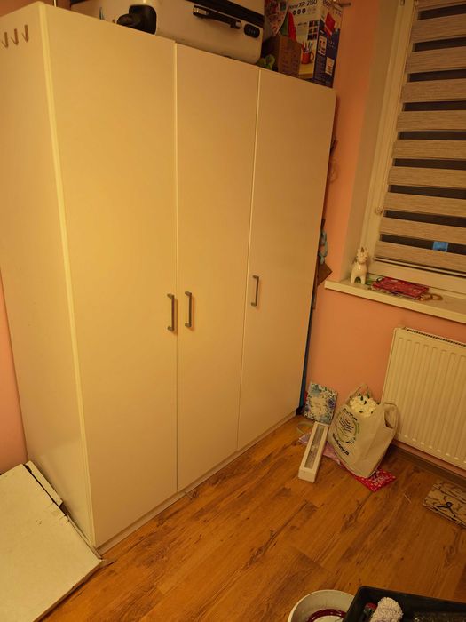 Meble: 2 Szafy 3 drzwiowa + 2 drzwiowa + biurko+ łóżko