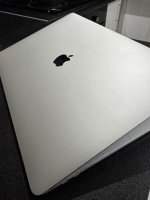 MacBook pro 15 a1707 з touch bar