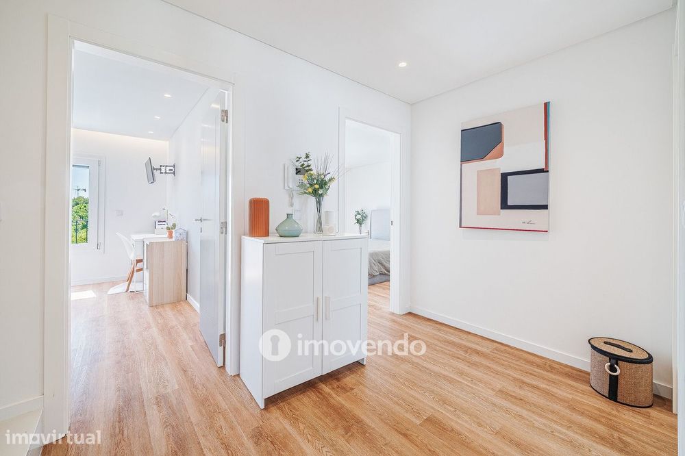 Moradia T3+1 moderna, com garagem e áreas amplas, em Alcochete