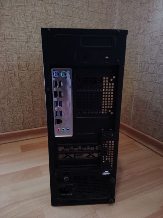 14ядер 28 потоків 3.6Ghz/16gb ddr4/RX 5700XT 8gb/ssd 128/hdd 1tb/650W