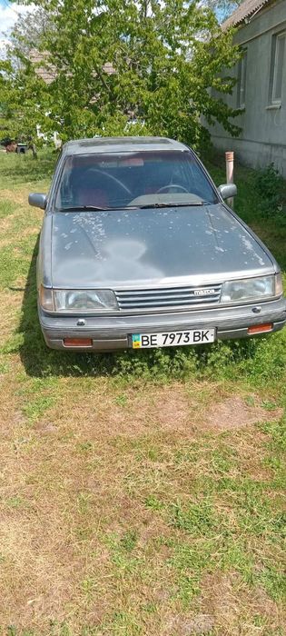Автомобіль МАЗДА 929.