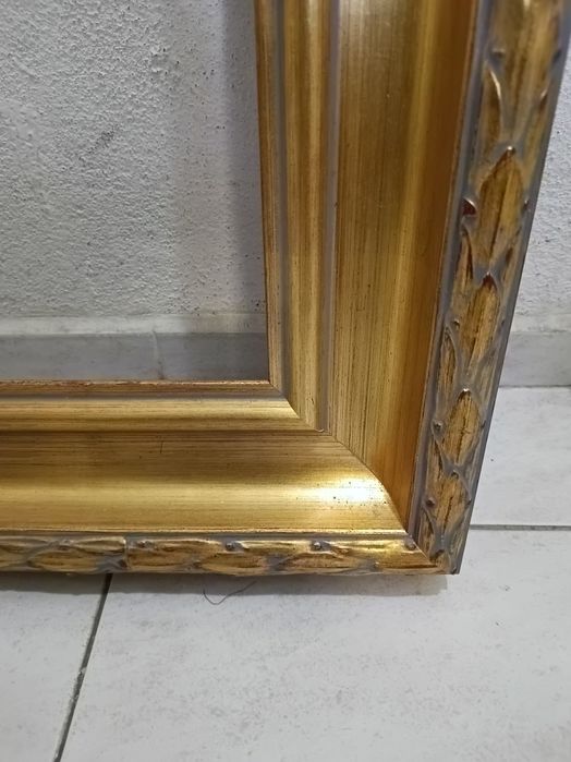 Moldura em talha dourada