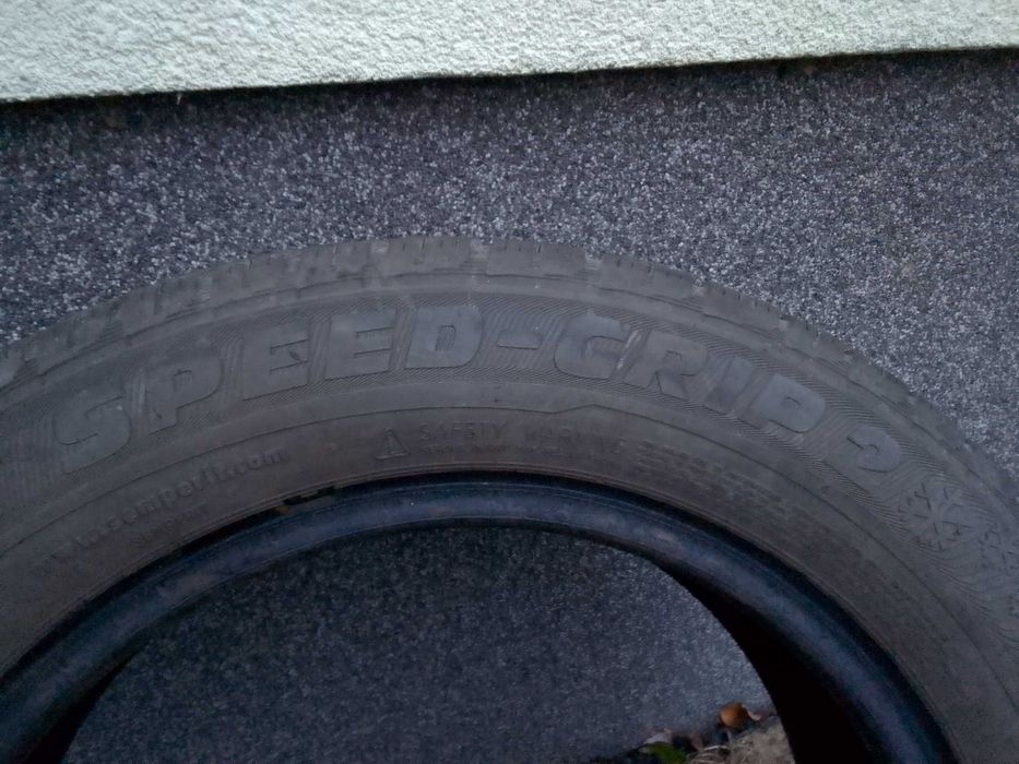 2 opony zimowe Semperit 175/65R15, bieżnik 5,7mm.