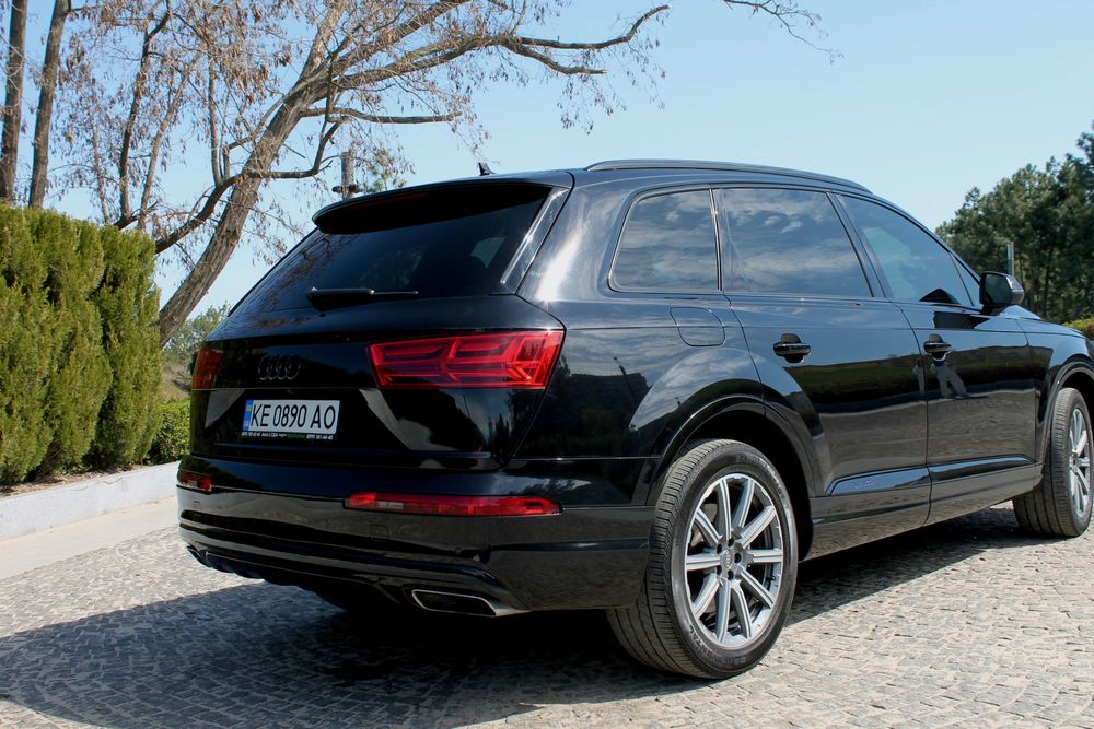 Продам автомобіль Audi Q7 2019 року