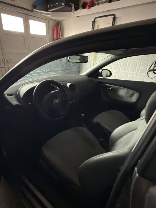 SEAT Ibiza 2002 — Revisão feita — Económico — 2.000 €