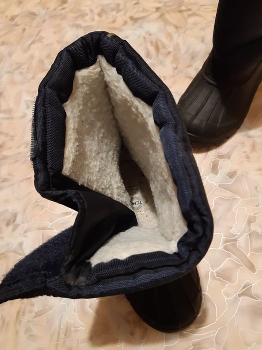 Продам дитяче взуття .